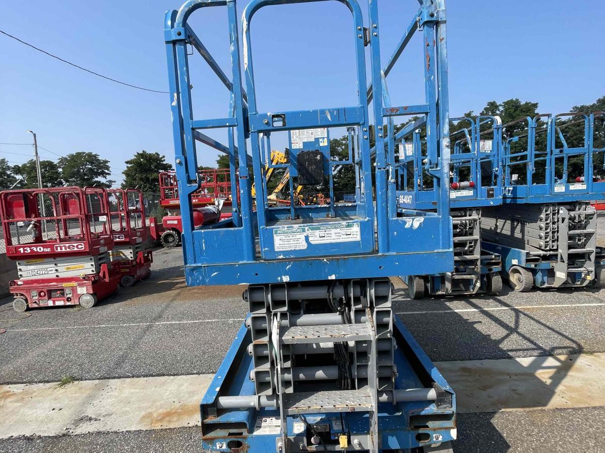 2017 Genie GS-3246-3