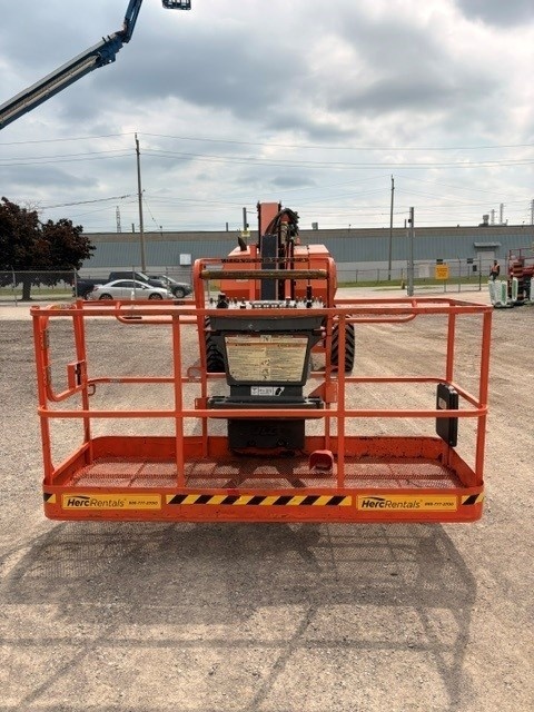 2017 JLG 800AJ-8