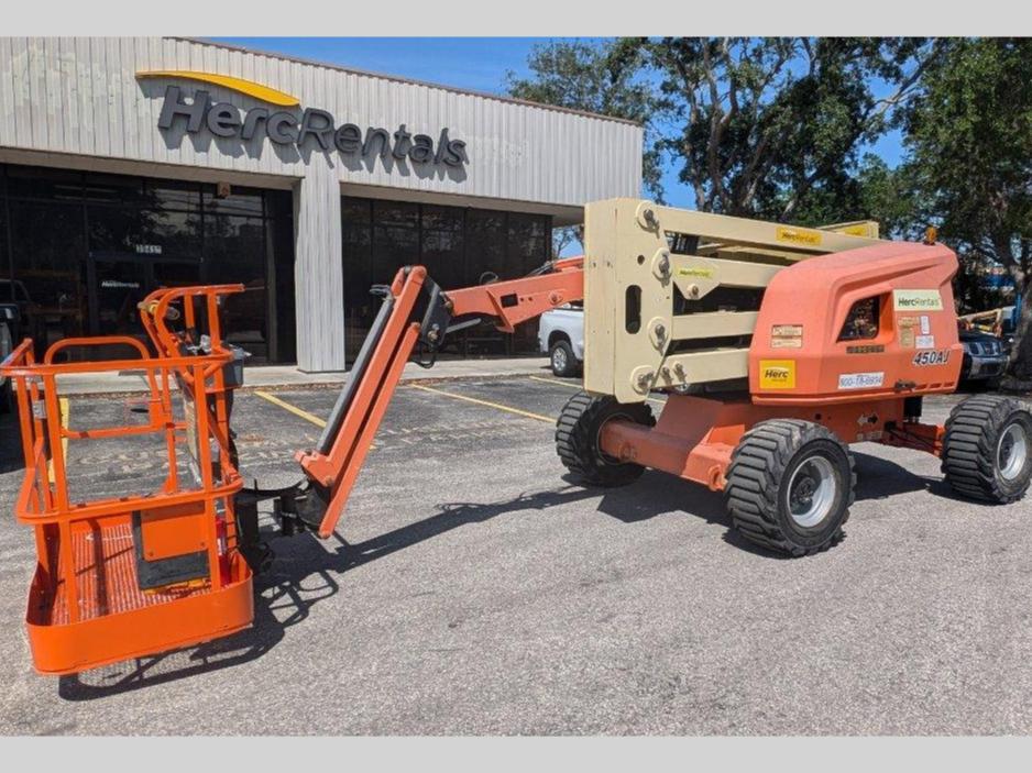 2017 JLG 450AJ