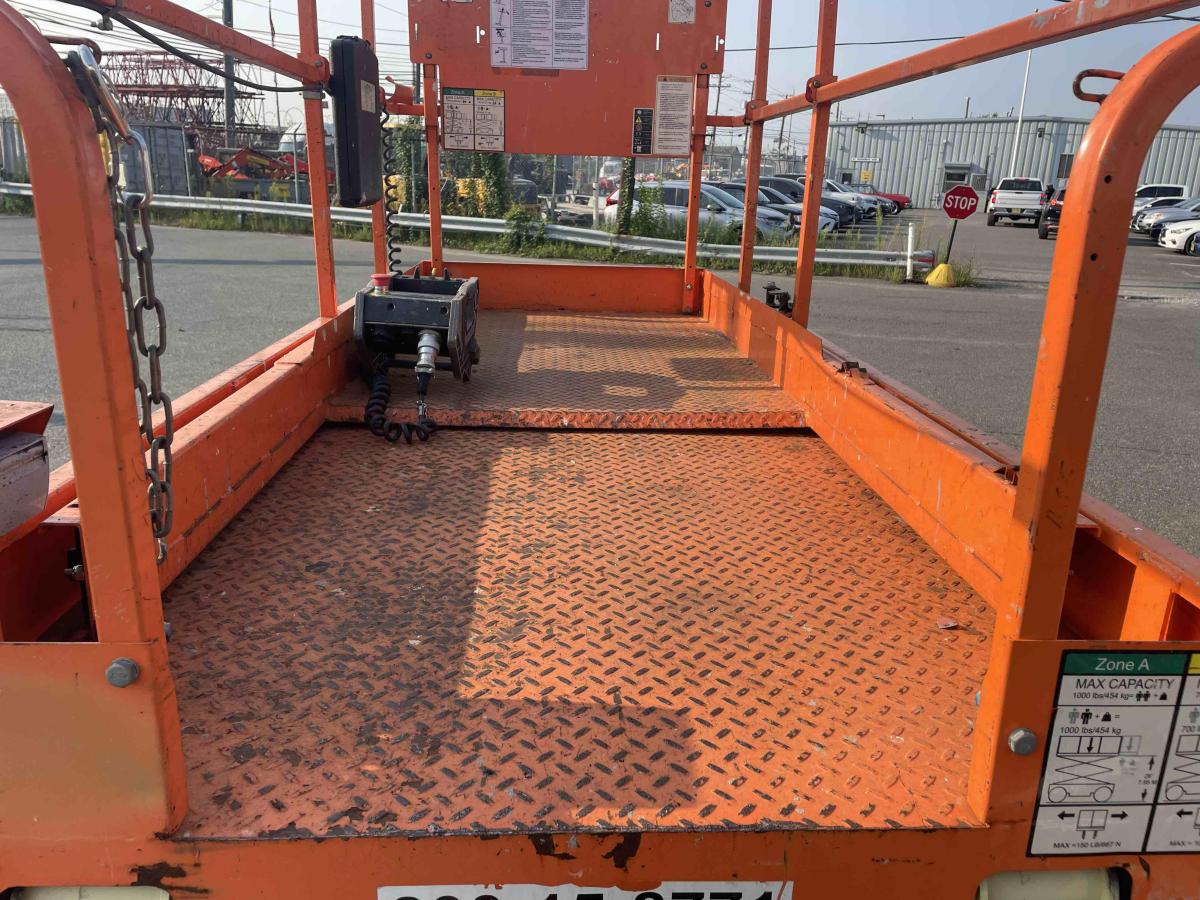 2017 JLG 3246ES
