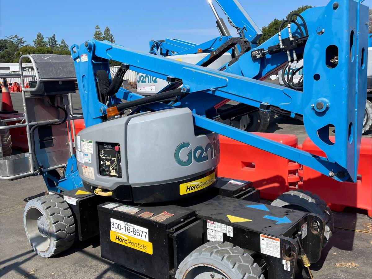 2017 Genie Z-33/18