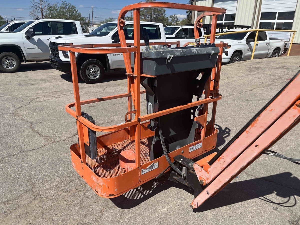 2016 JLG E450AJ-13