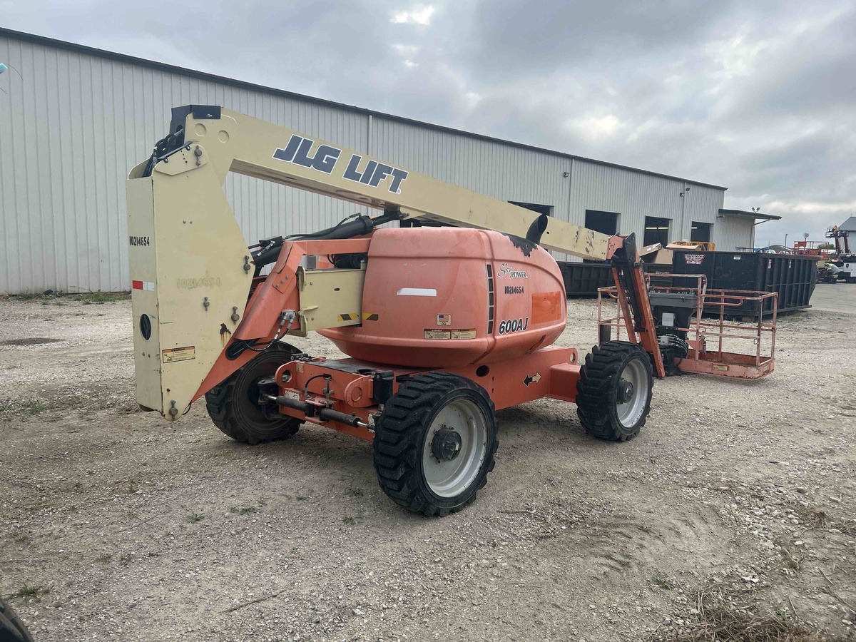 2017 JLG 600AJ-2