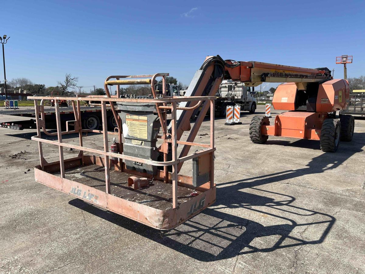 2017 JLG 660SJ