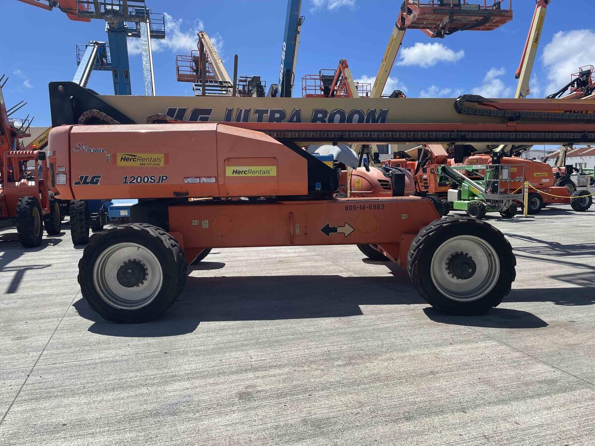 2017 JLG 1200SJP-7