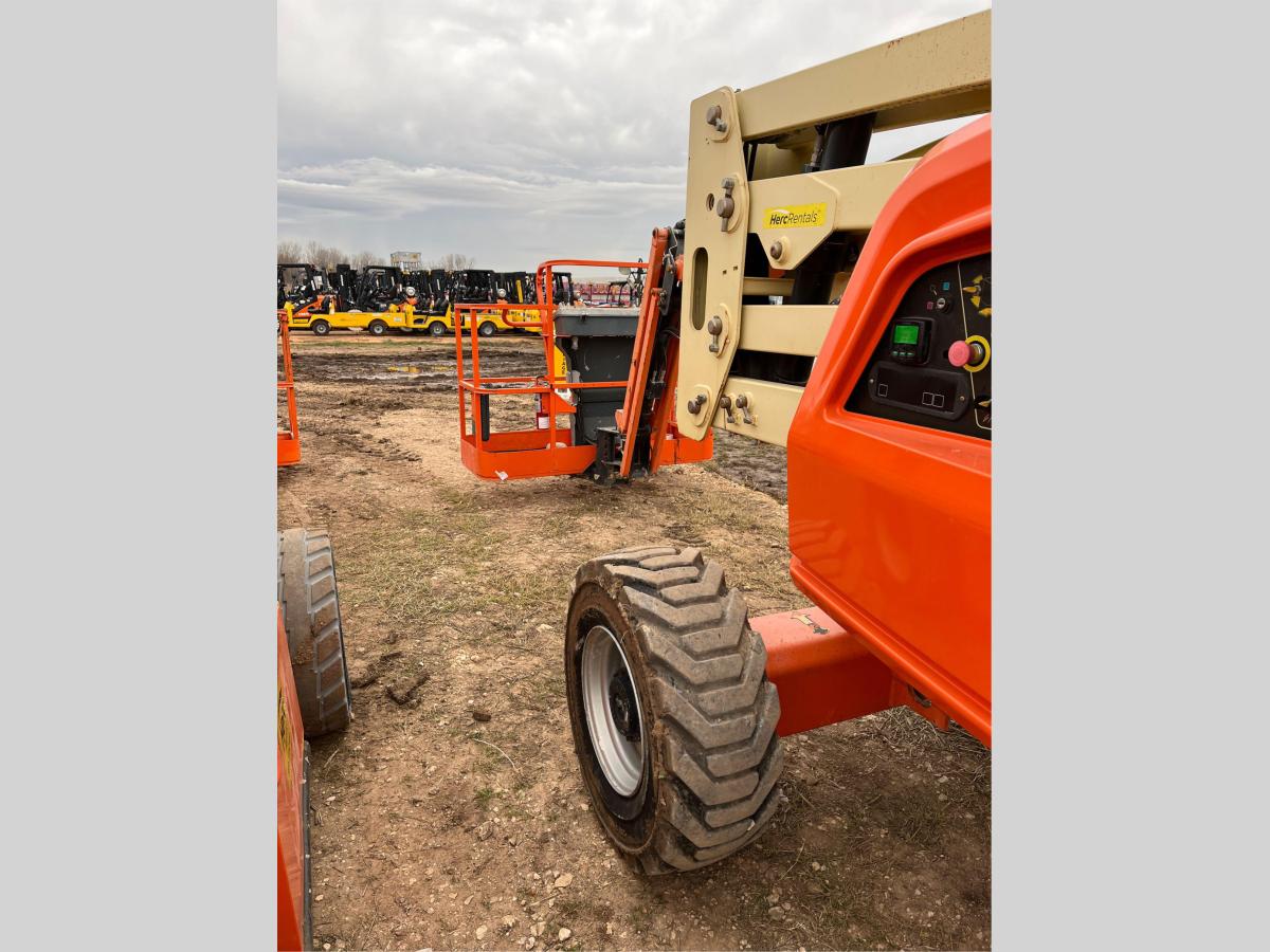 2017 JLG 450AJ