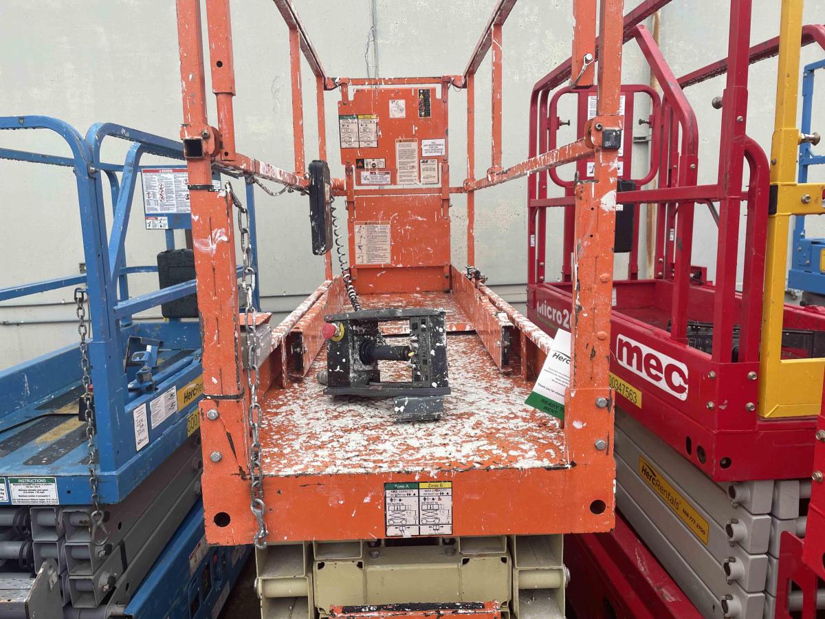 2017 JLG 2632ES