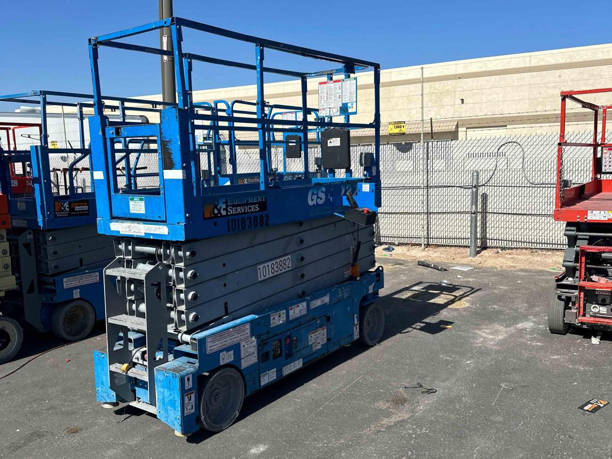 2016 Genie GS-3232