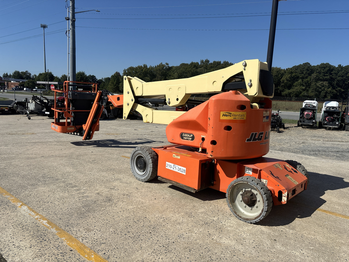 2017 JLG E400AJPN-2