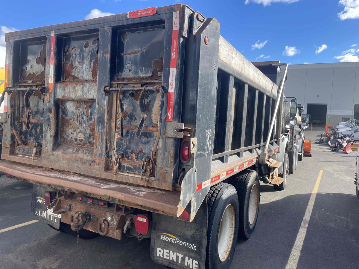 2016 Freightliner M2106-4