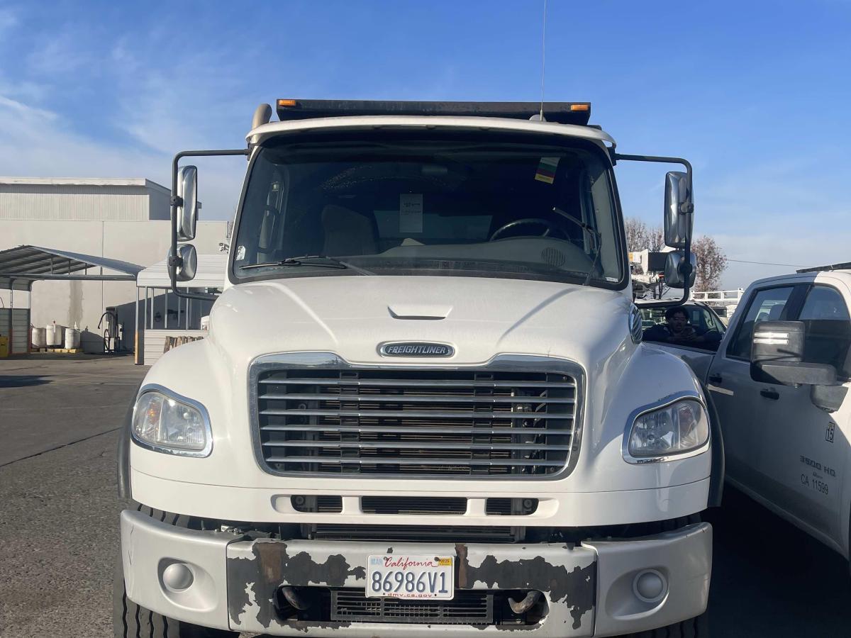 2015 Freightliner M2106