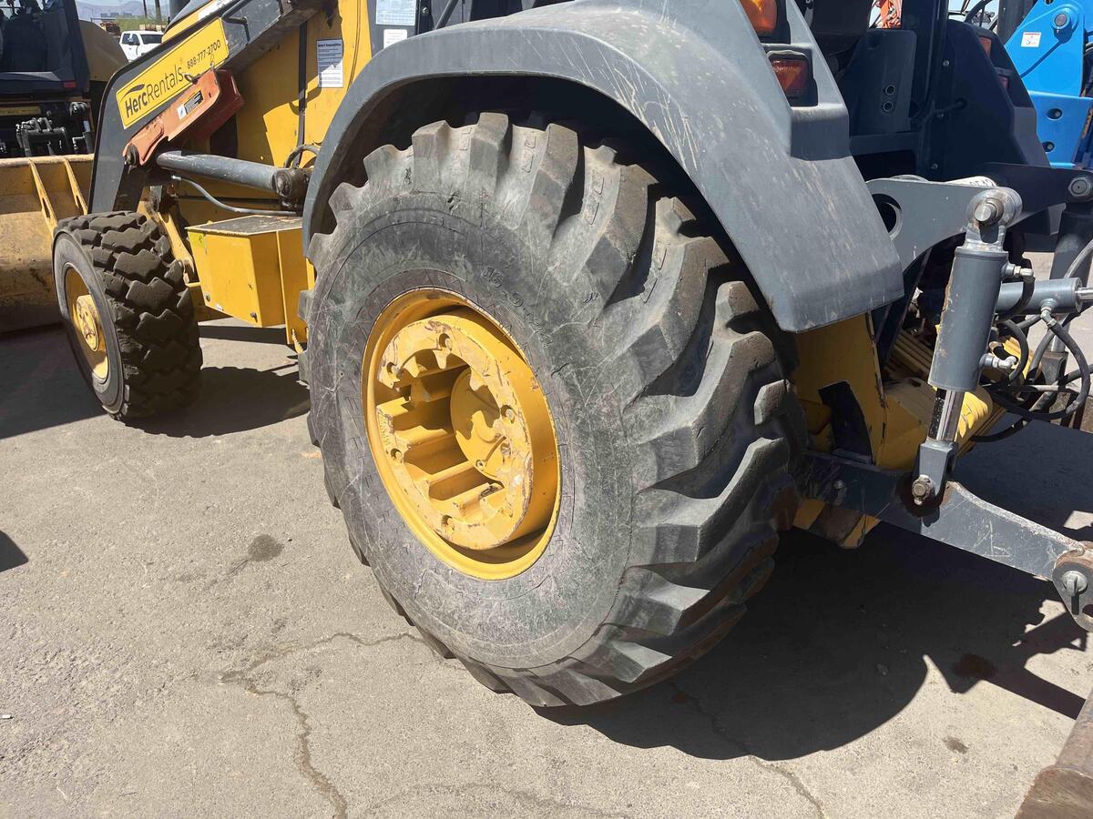 2017 John Deere 210L-6