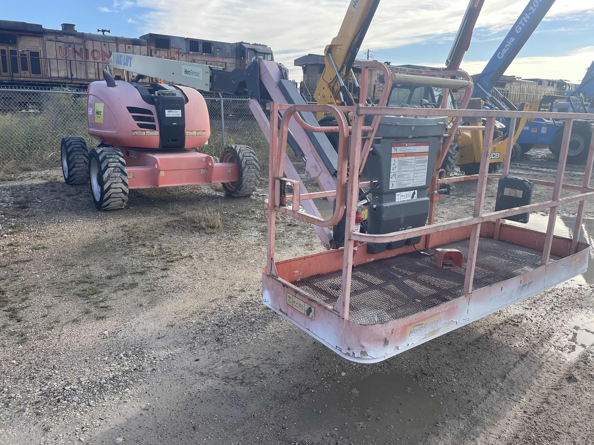 2017 JLG 600AJ