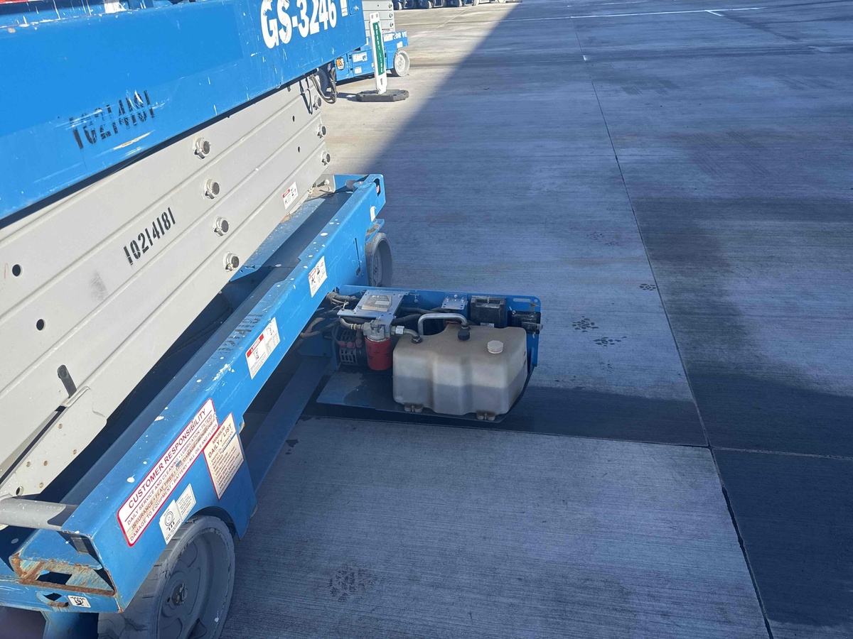 2017 Genie GS-3246-6