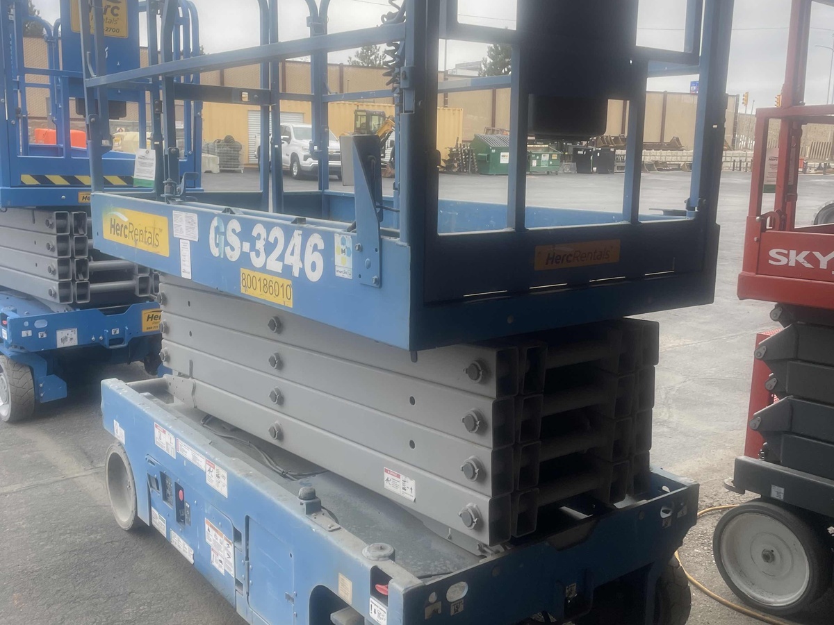 2017 Genie GS-3246-2