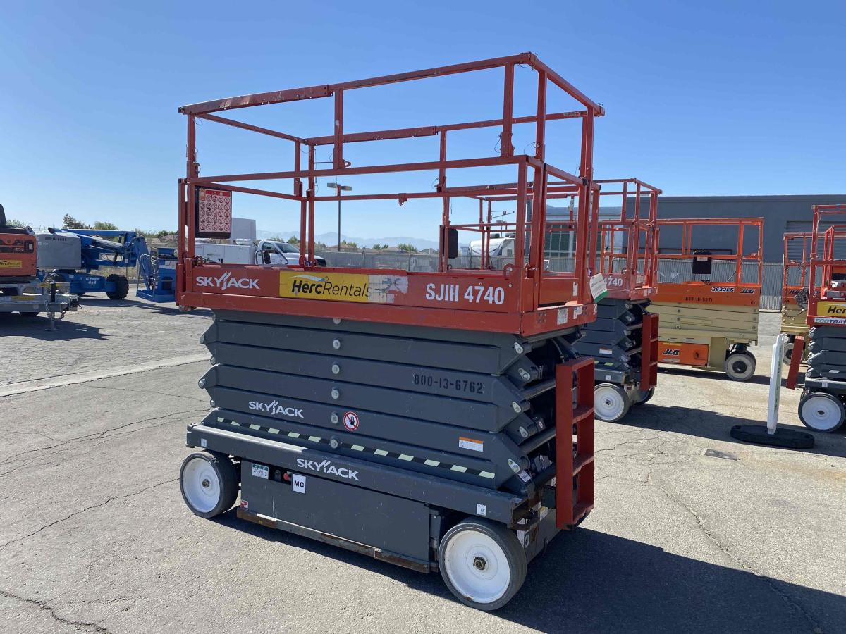 2017 Skyjack SJ4740