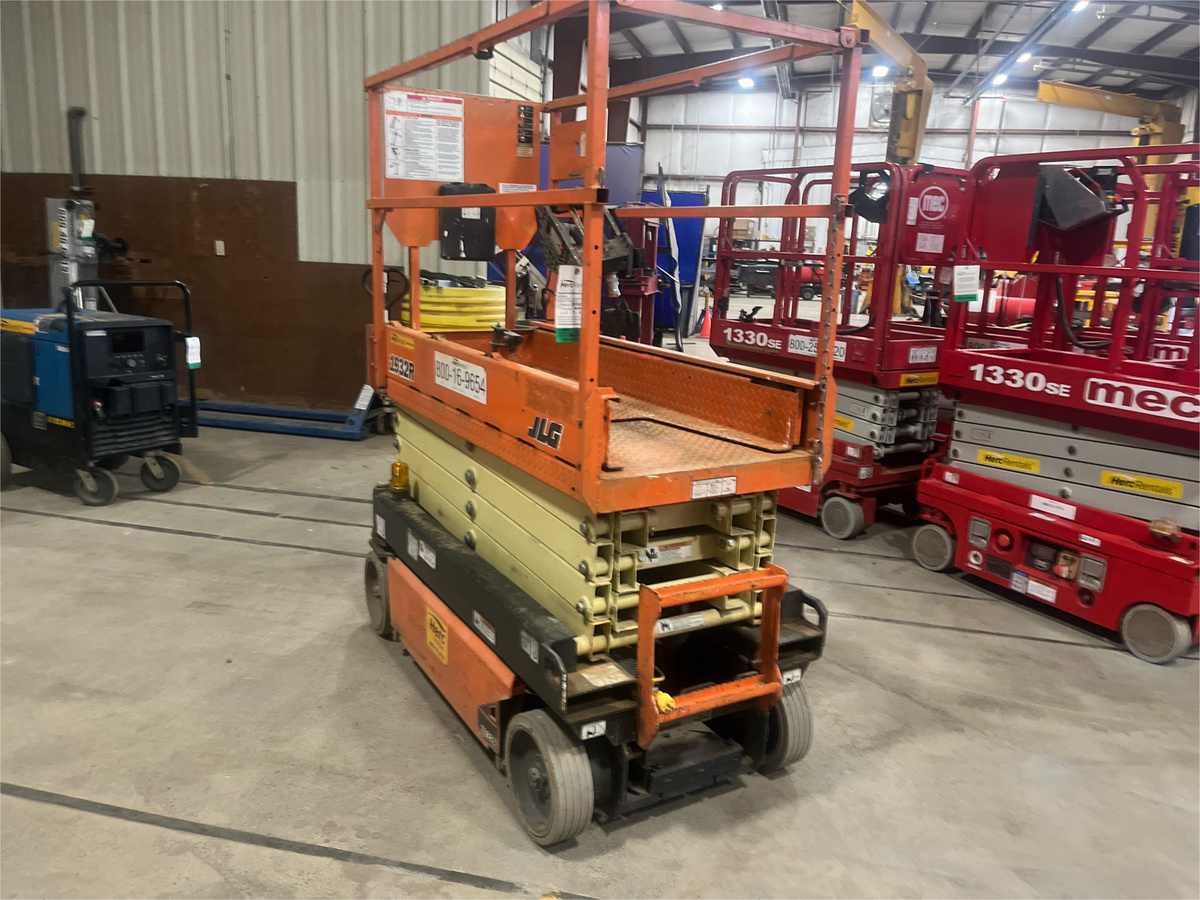 2017 JLG 1932R-3