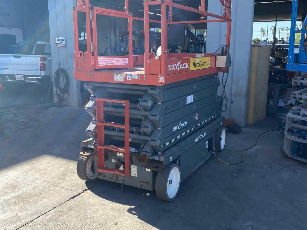 2017 Skyjack SJ4740
