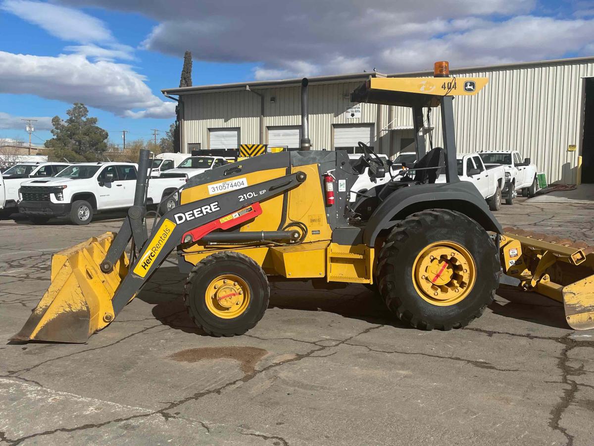 2015 John Deere 210L