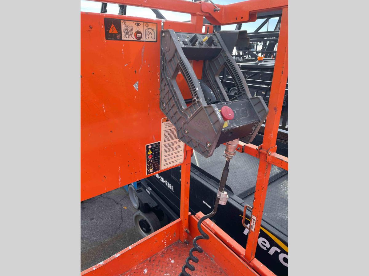 2016 JLG 3246ES