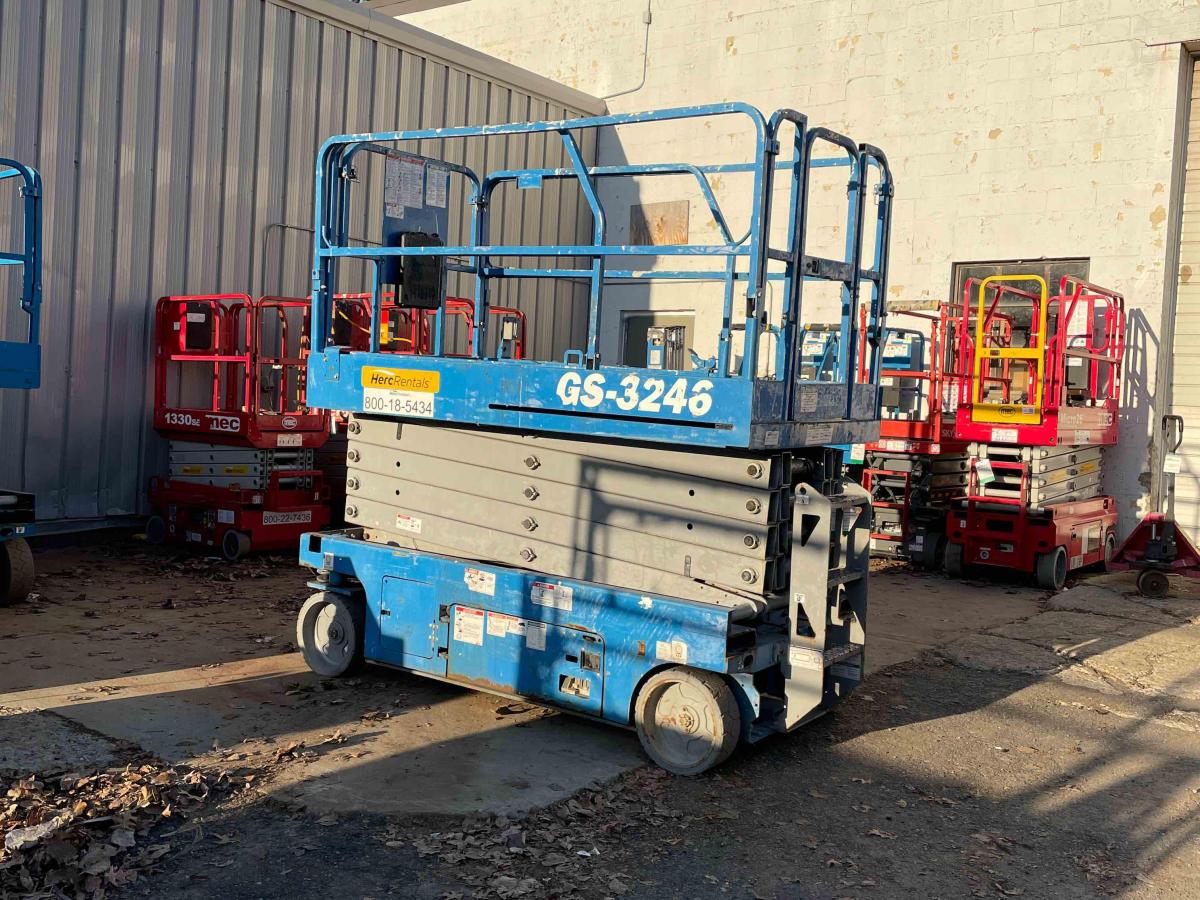 2017 Genie GS-3246