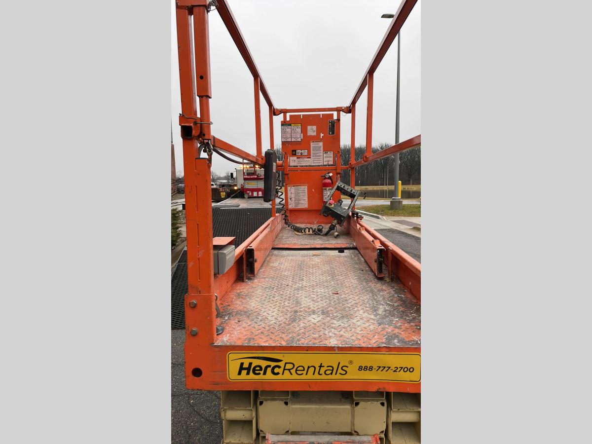 2015 JLG 2632ES