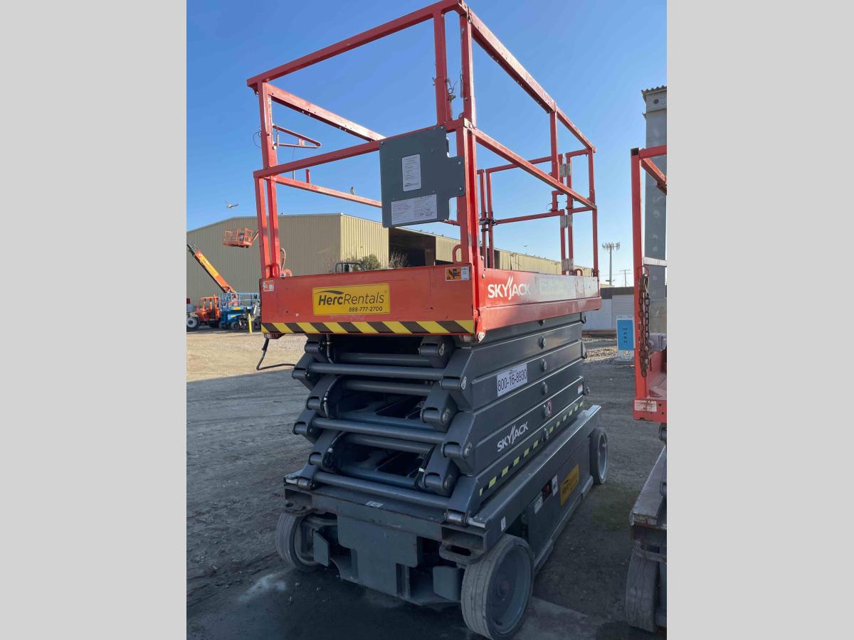 2017 Skyjack SJ4740