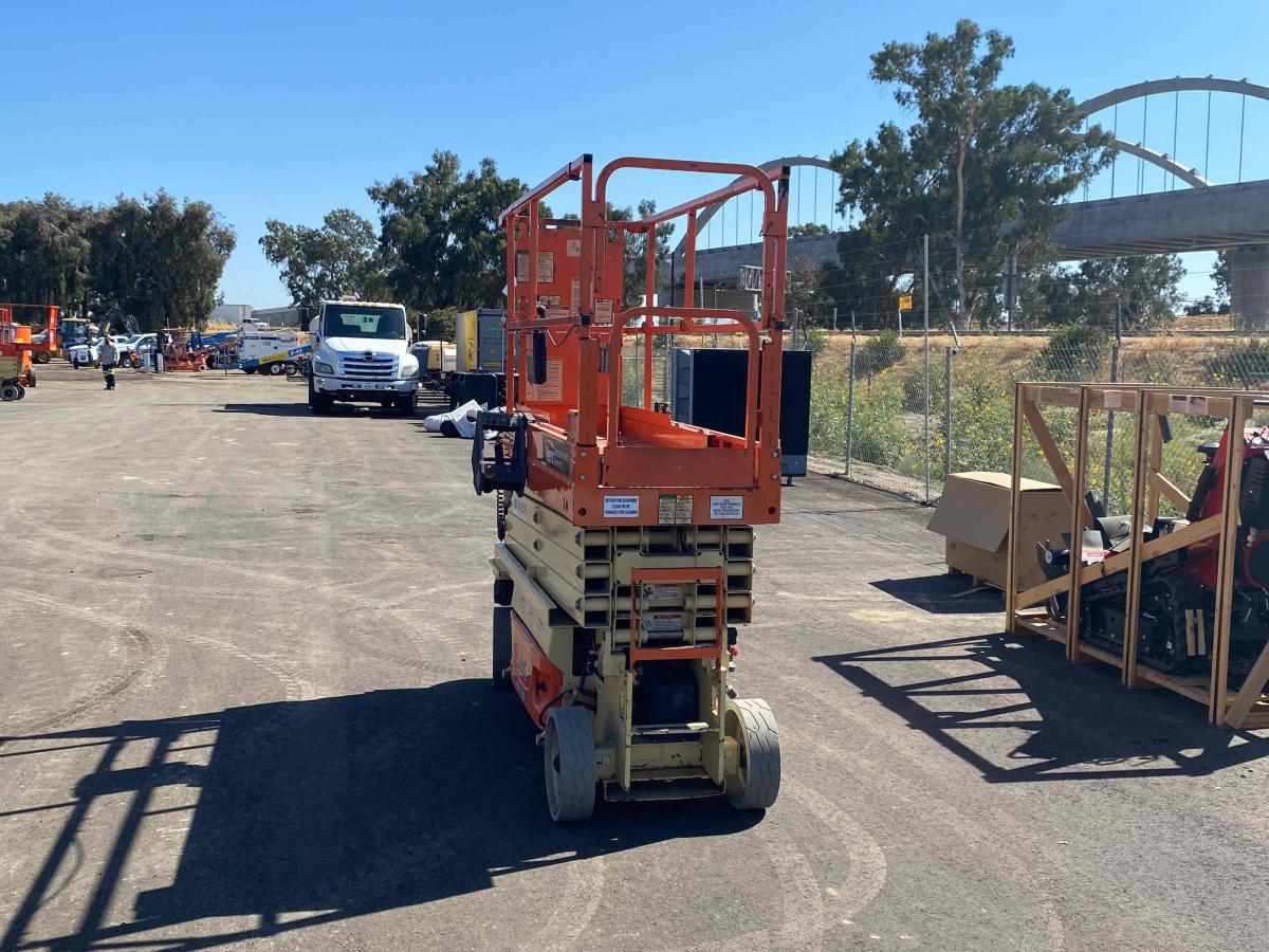2017 JLG 2632ES