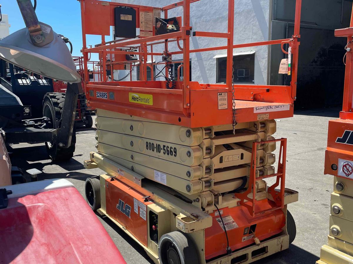 2016 JLG 3248RS