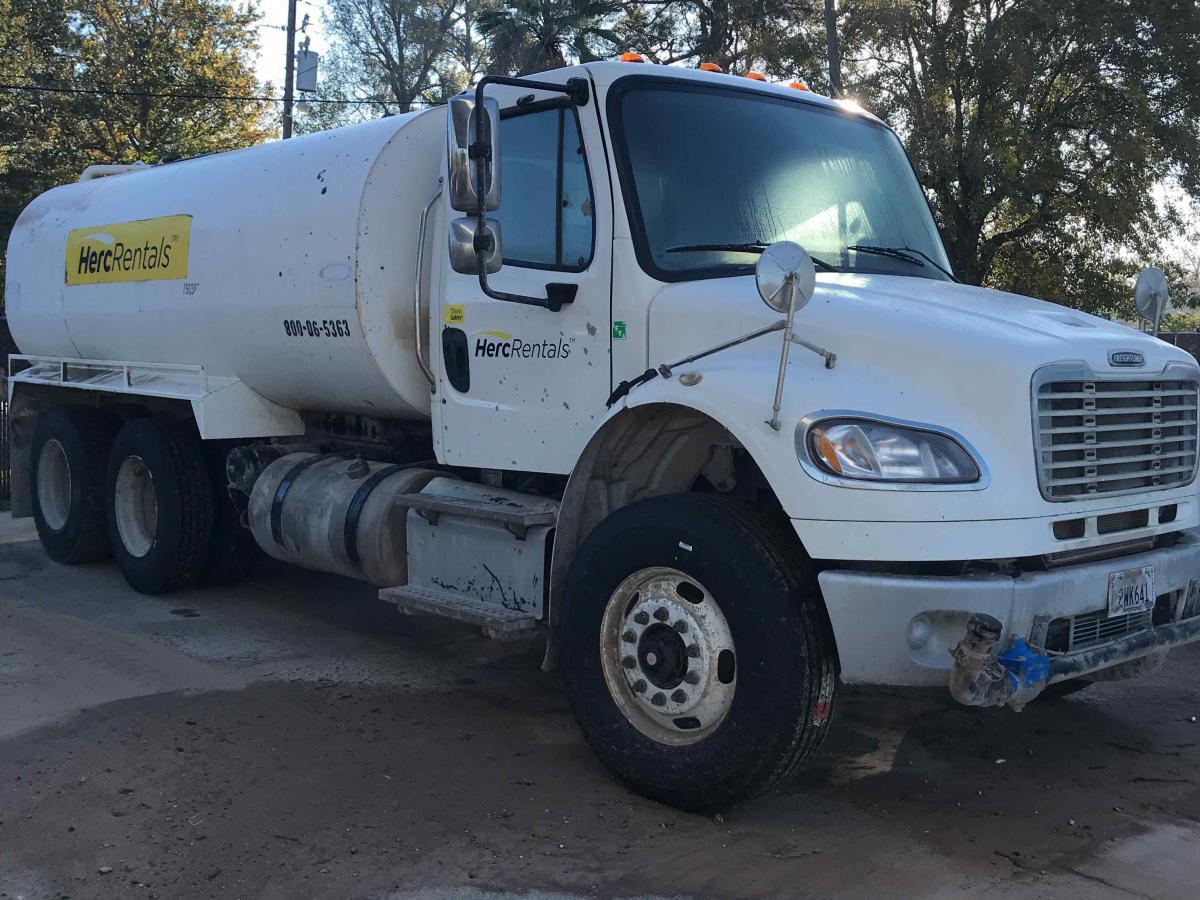 2016 Freightliner M2106