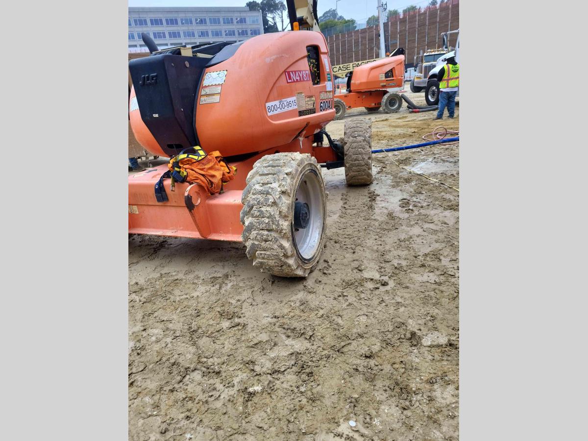 2014 JLG 600AJ
