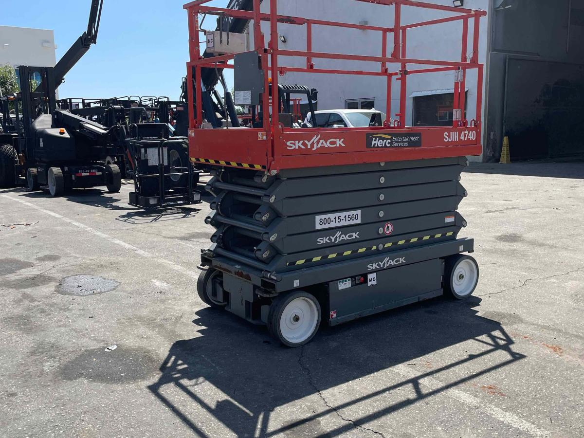 2017 Skyjack SJ4740