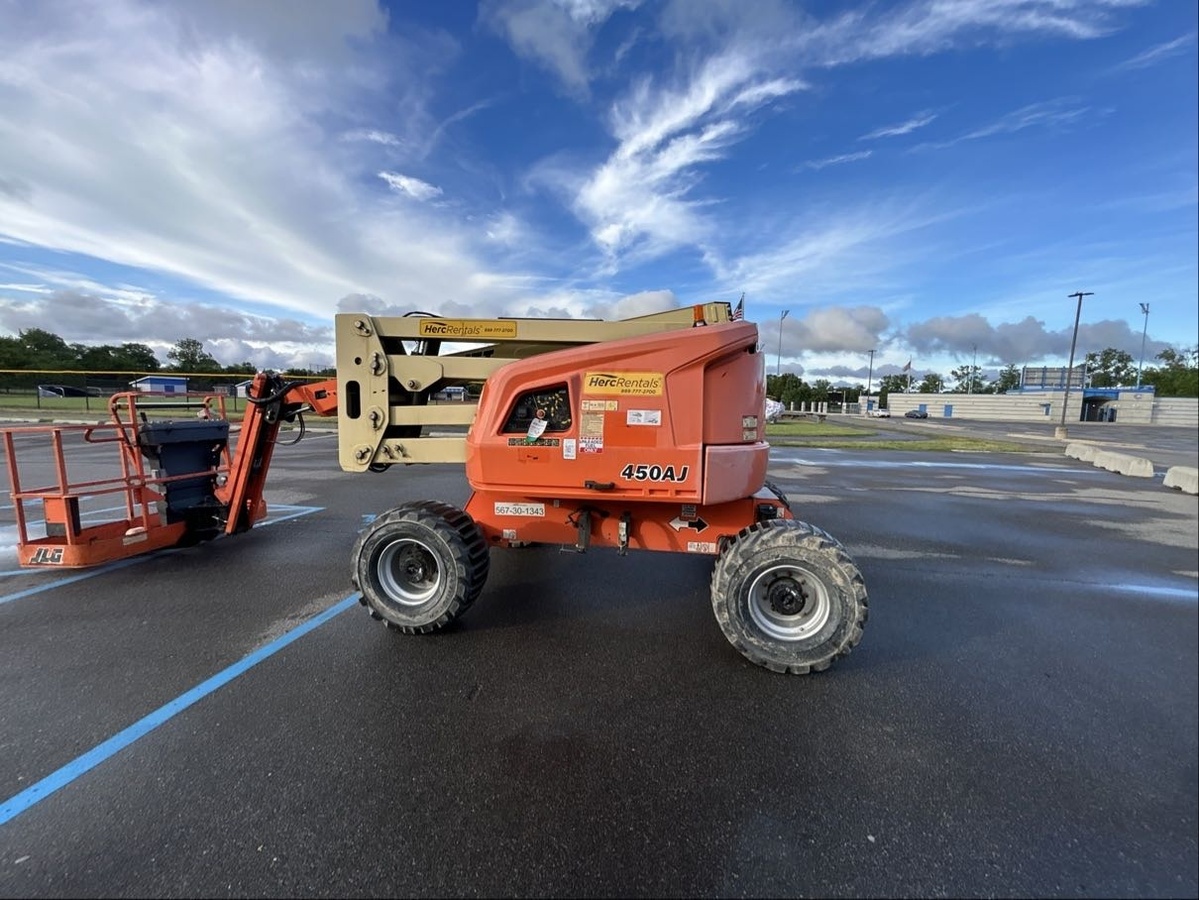2016 JLG 450AJ