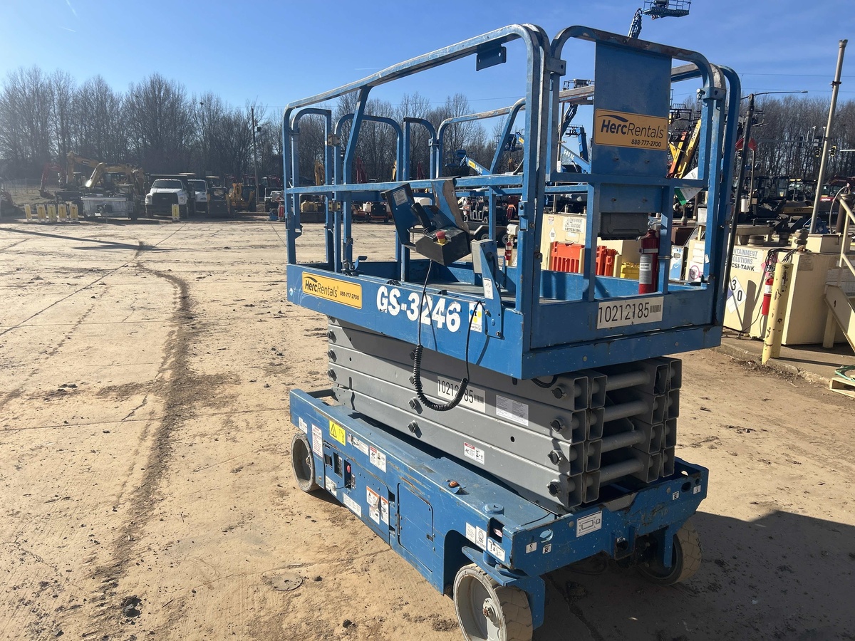 2017 Genie GS-3246-4