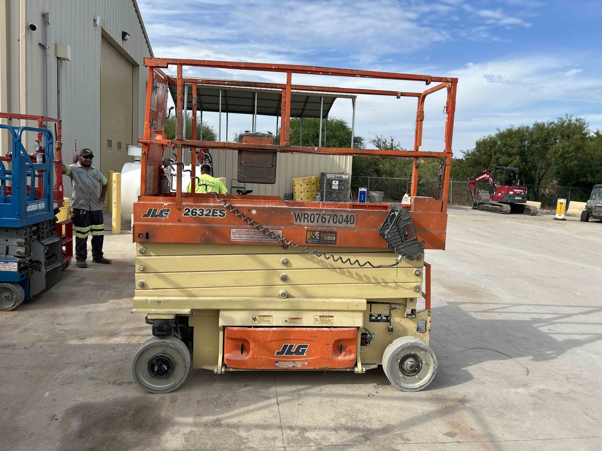 2017 JLG 2632ES-5