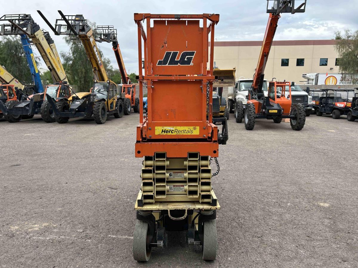 2017 JLG 2632ES