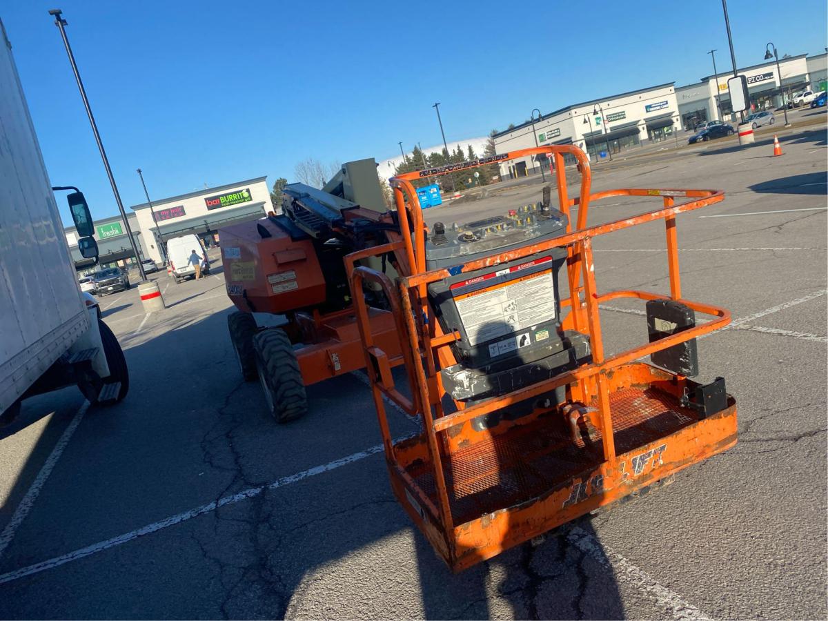 2017 JLG 340AJ