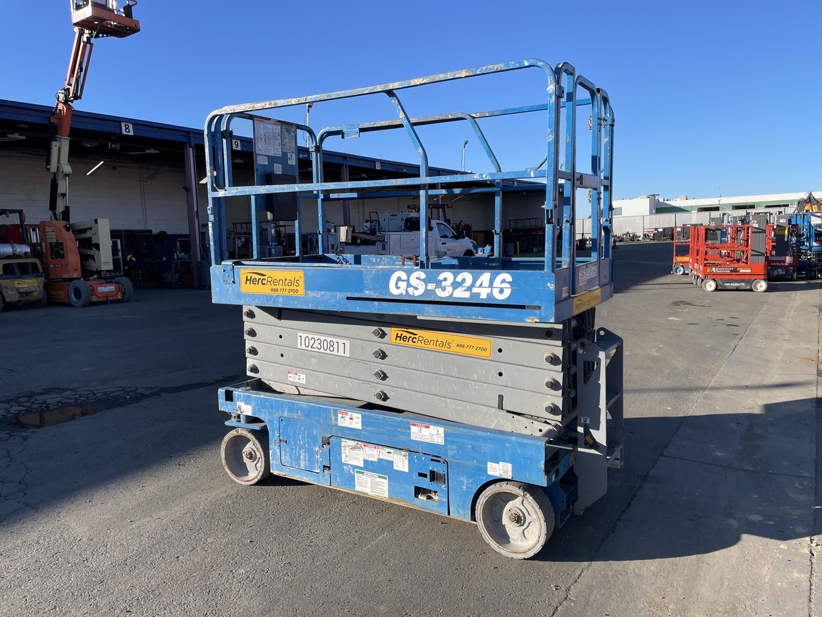 2017 Genie GS-3246