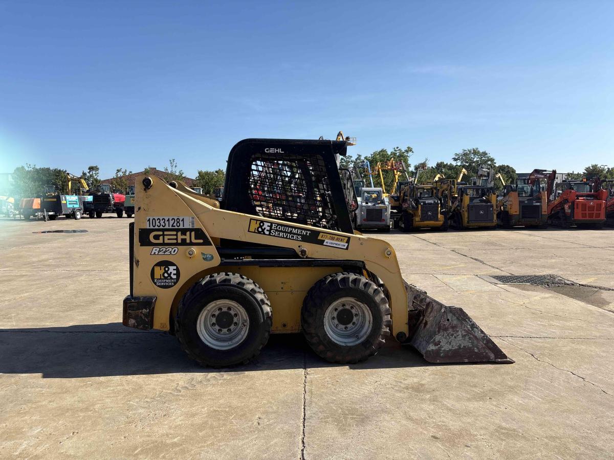 2021 Gehl R220-10