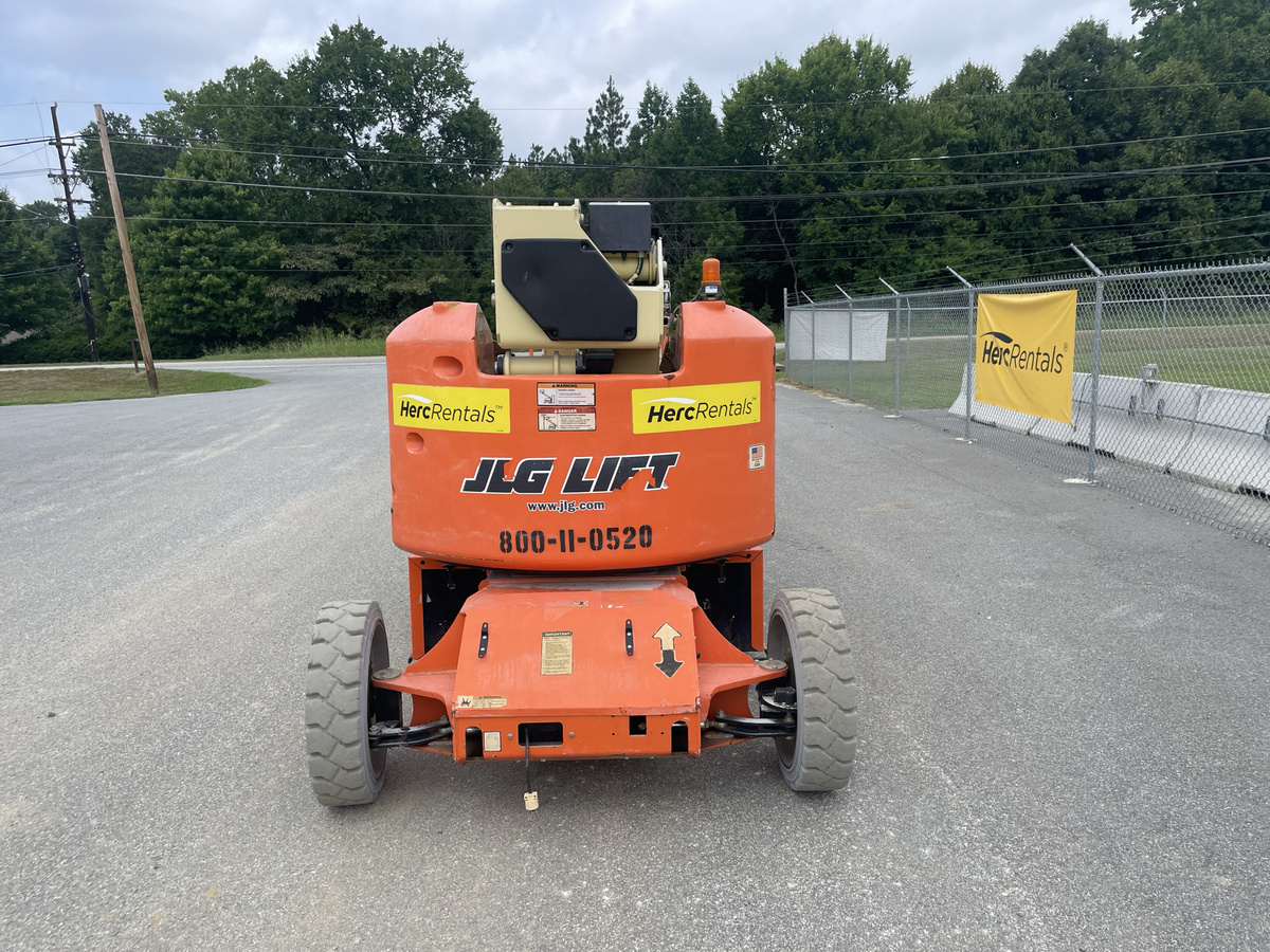 2016 JLG E450AJ-4