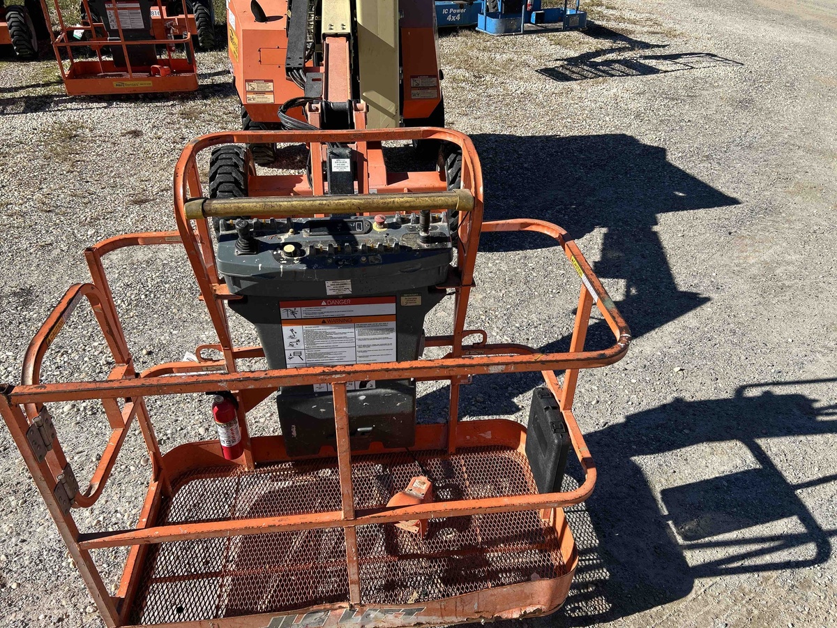 2018 JLG 340AJ-7