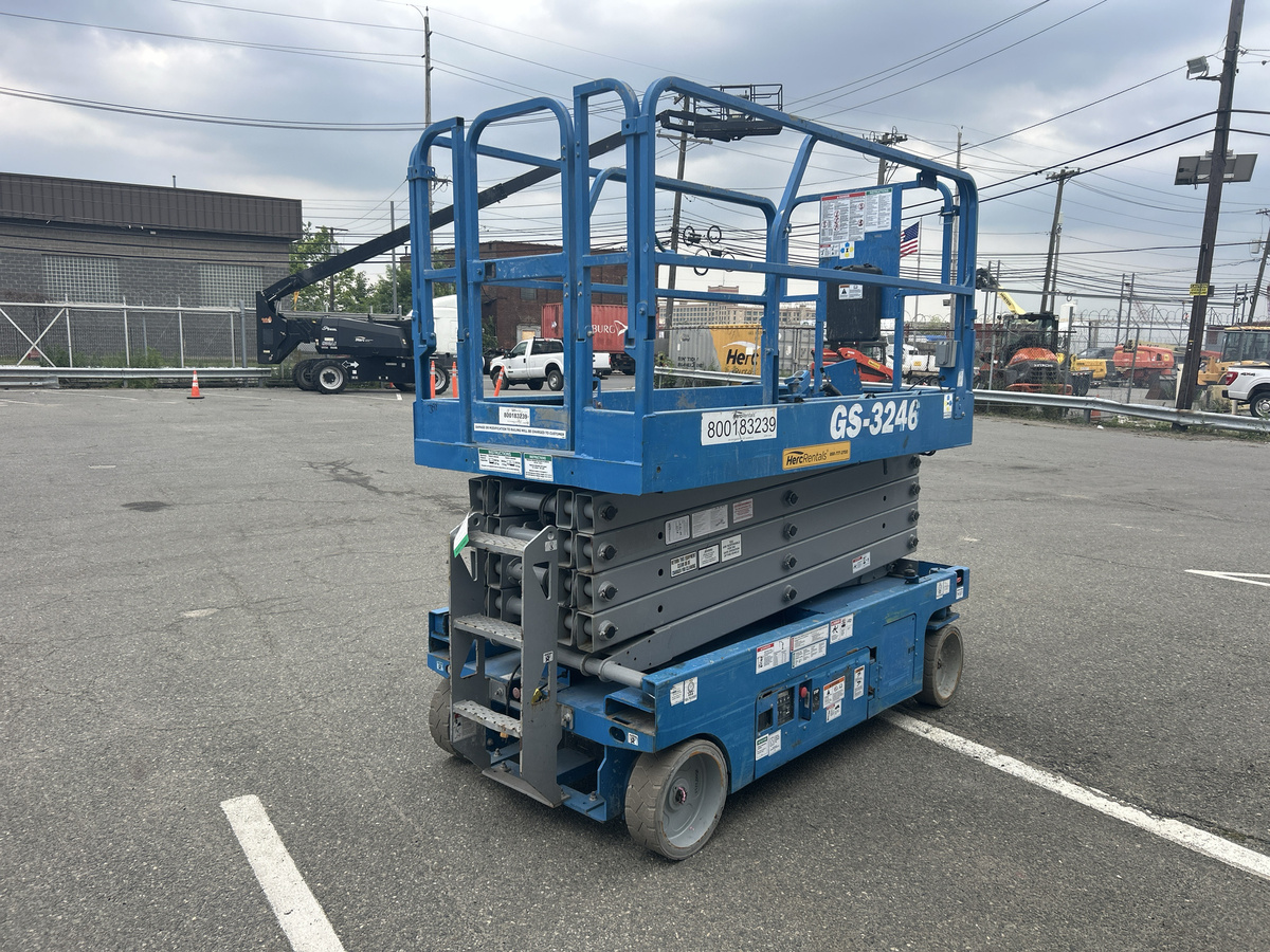 2017 Genie GS-3246-3