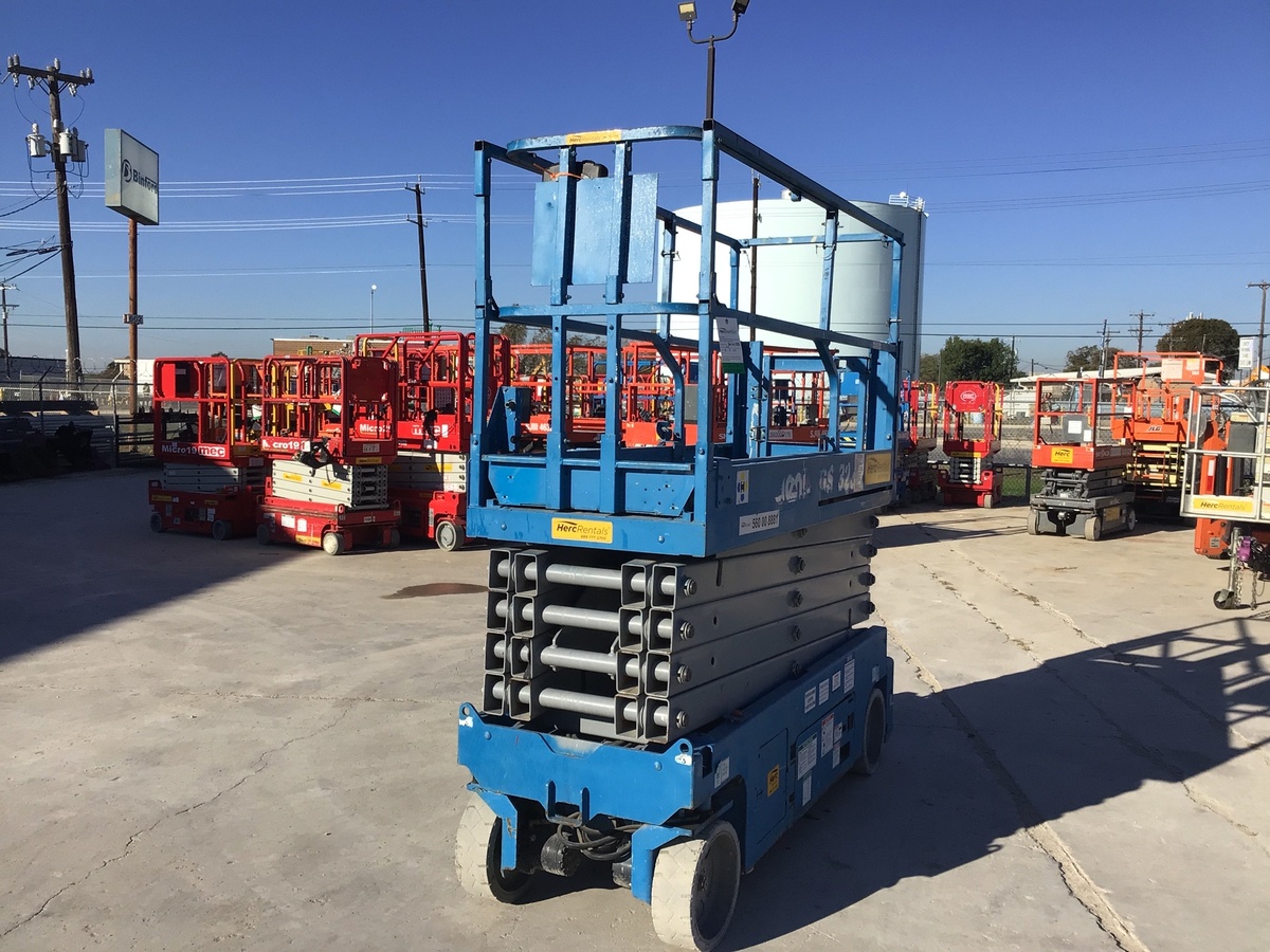 2017 Genie GS-3232-2