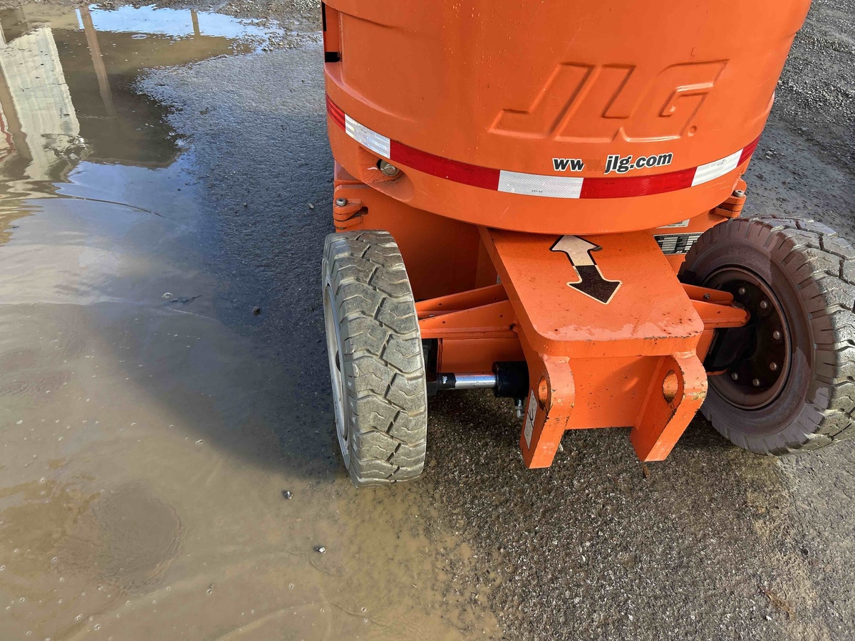 2016 JLG E300AJP-6