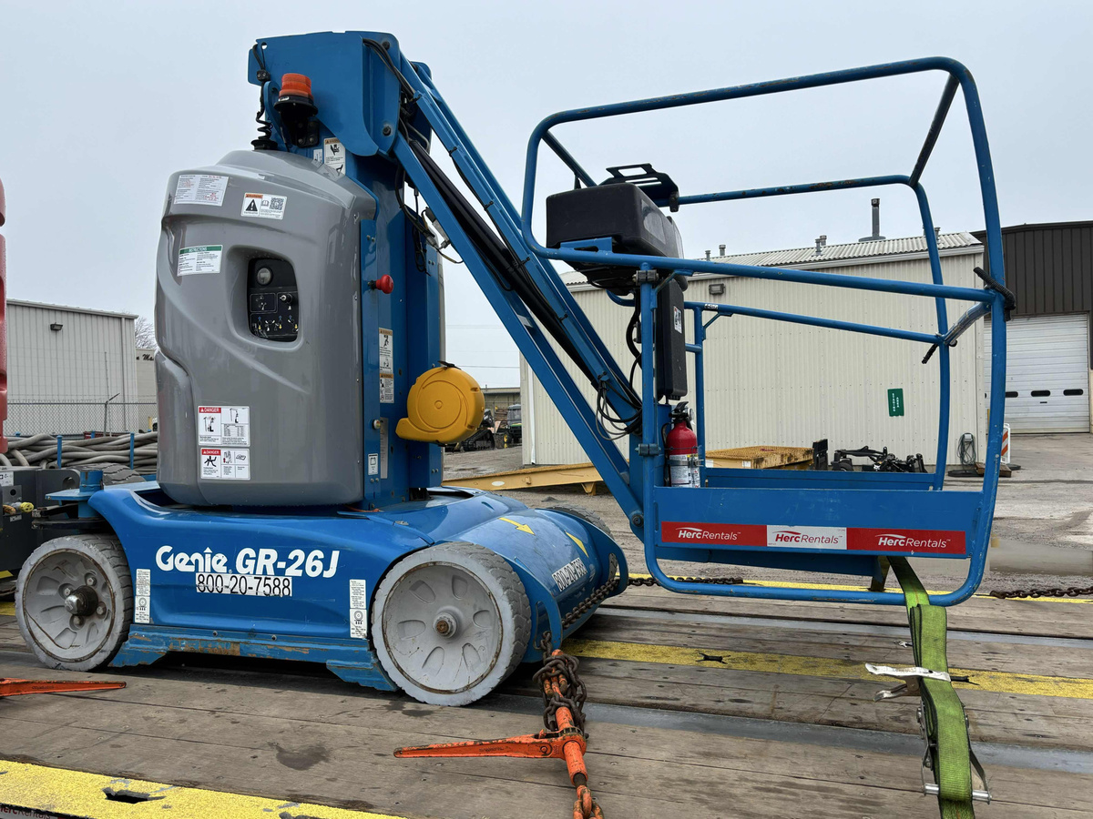 2018 Genie GR26J