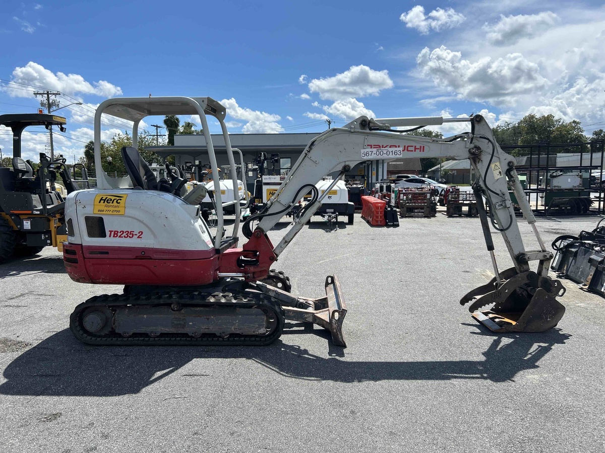 2020 Takeuchi TB235-3