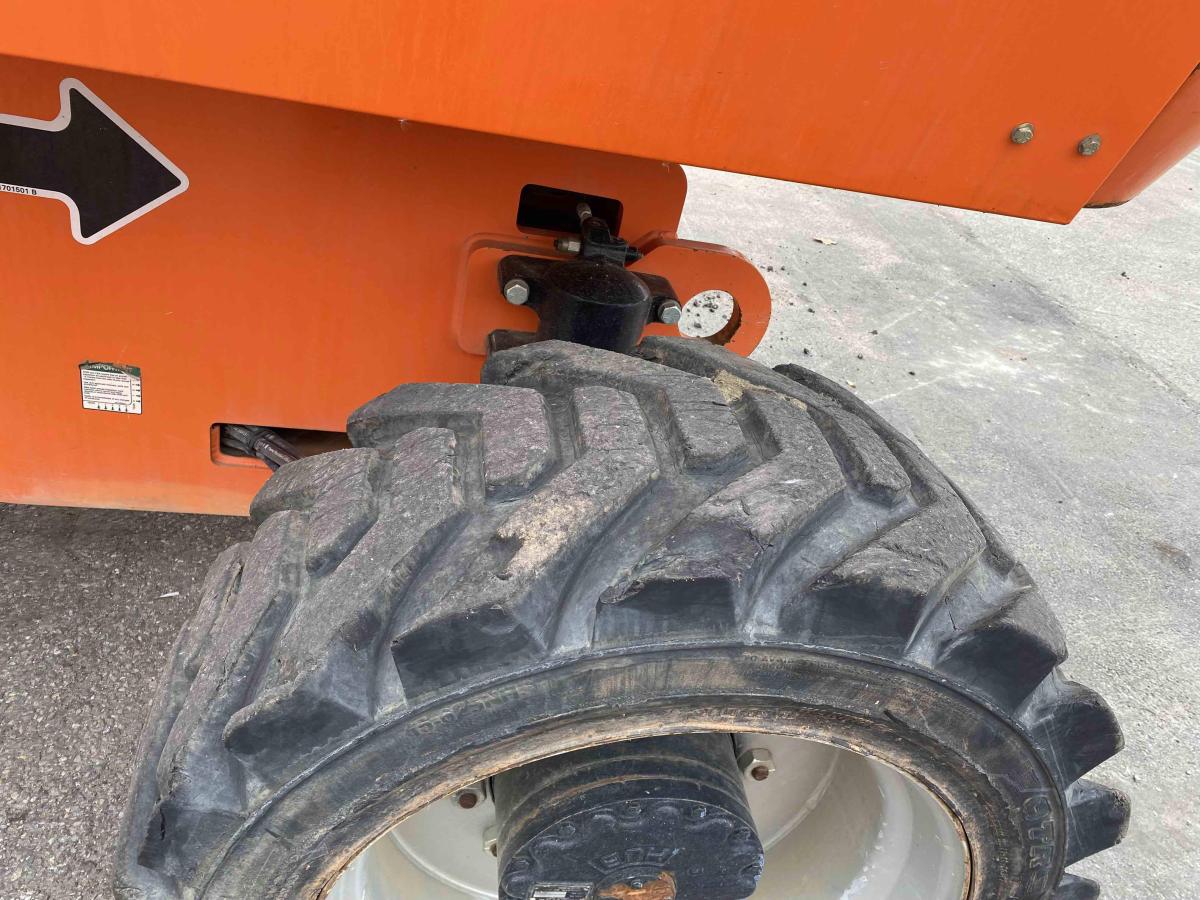 2017 JLG 860SJ