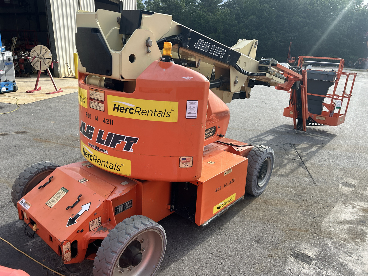 2017 JLG E400AJPN-4