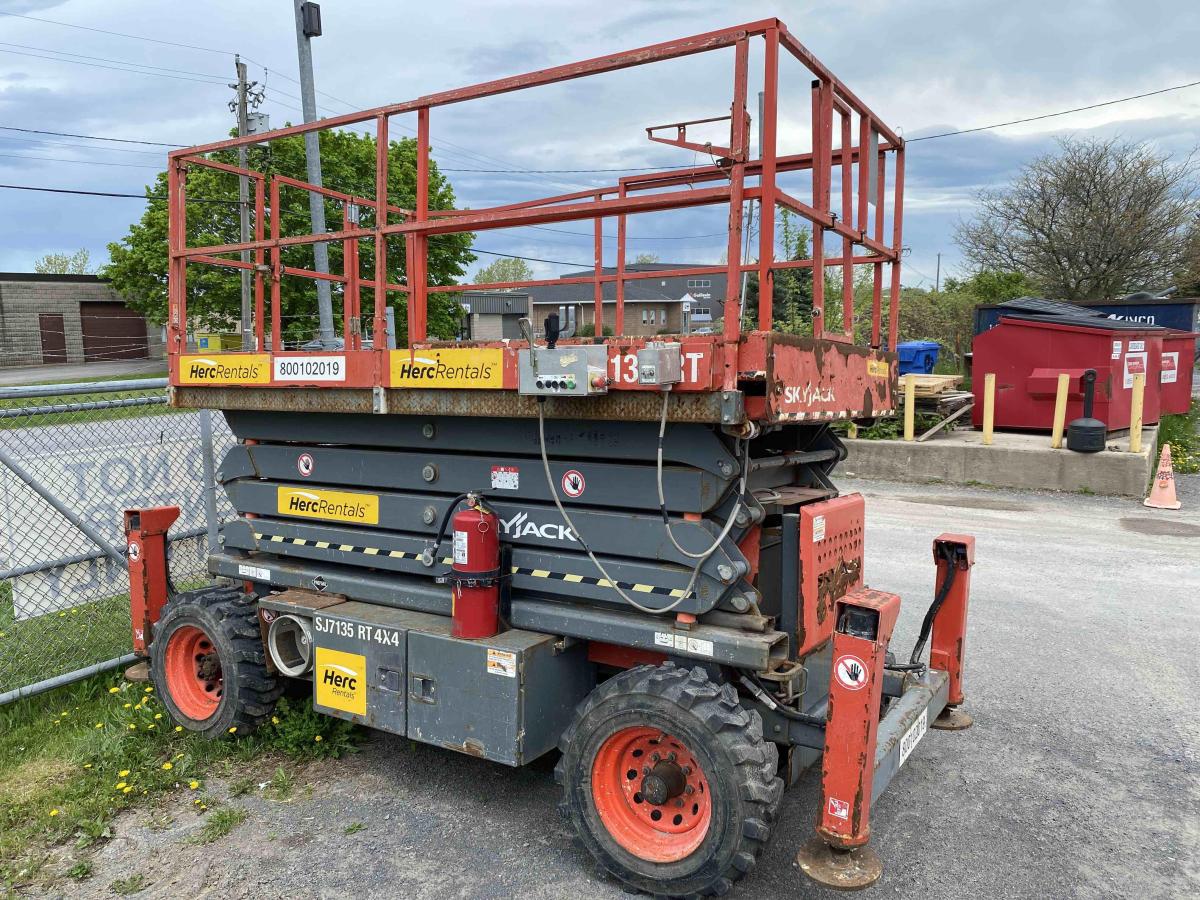 2016 Skyjack SJ-7135RT