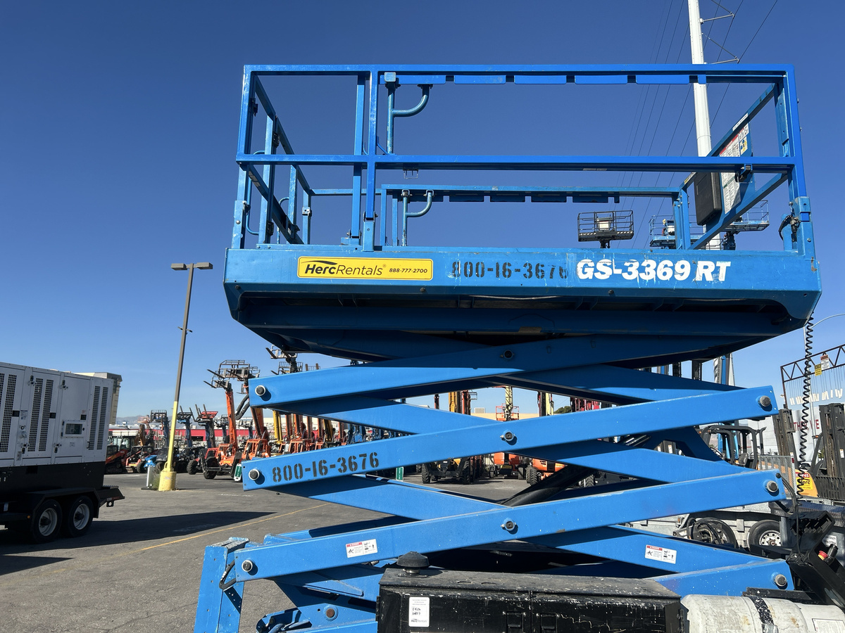 2017 Genie GS-3369 RT-17